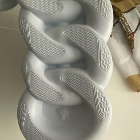 VERSACE - Picture 11 of 12